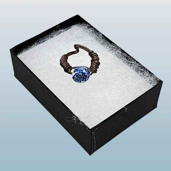 Vintage Wire Wrapped Ceramic Blue/White Ring Size 4 or 4.5 - Picture 1 of 8